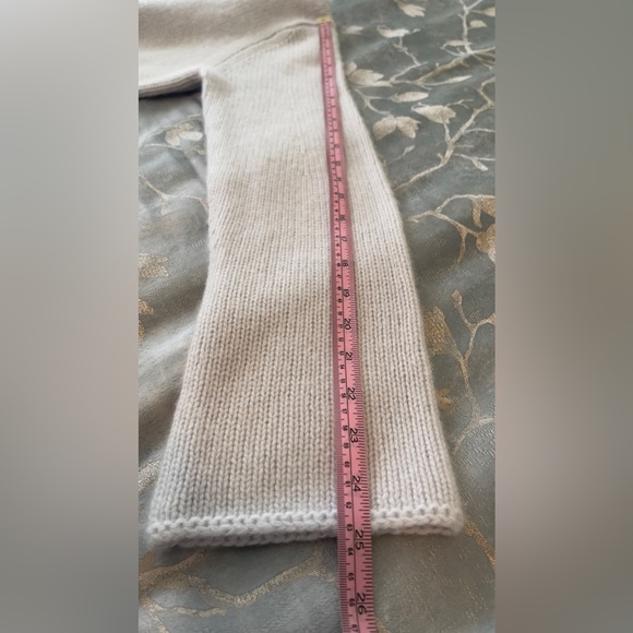 New 100% Cashmere joie Cozy Light Gray Sweater Woman’s - Picture 6 of 11